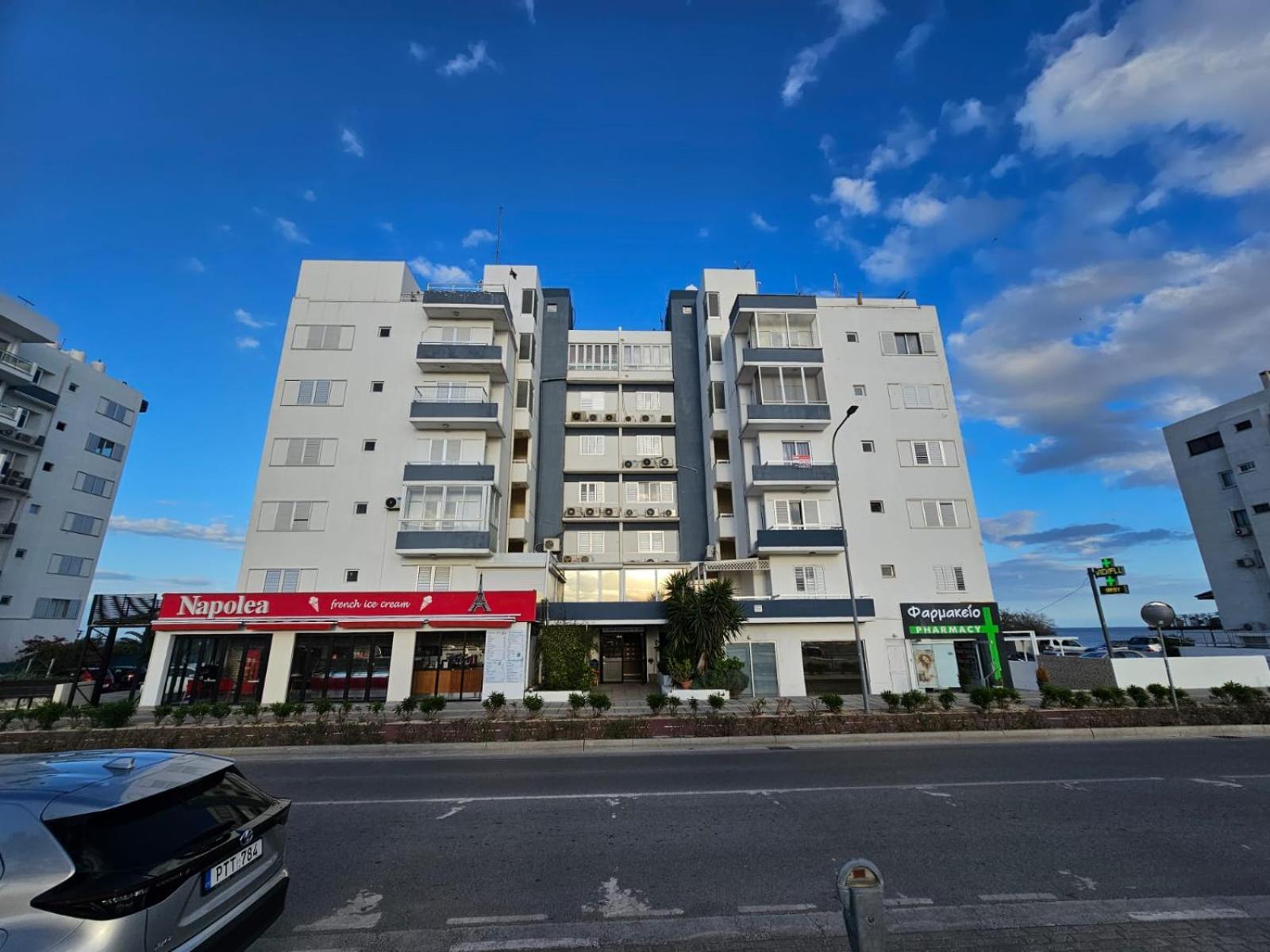 Makenzy Sandy Beachfront Paradise Ларнака Экстерьер фото