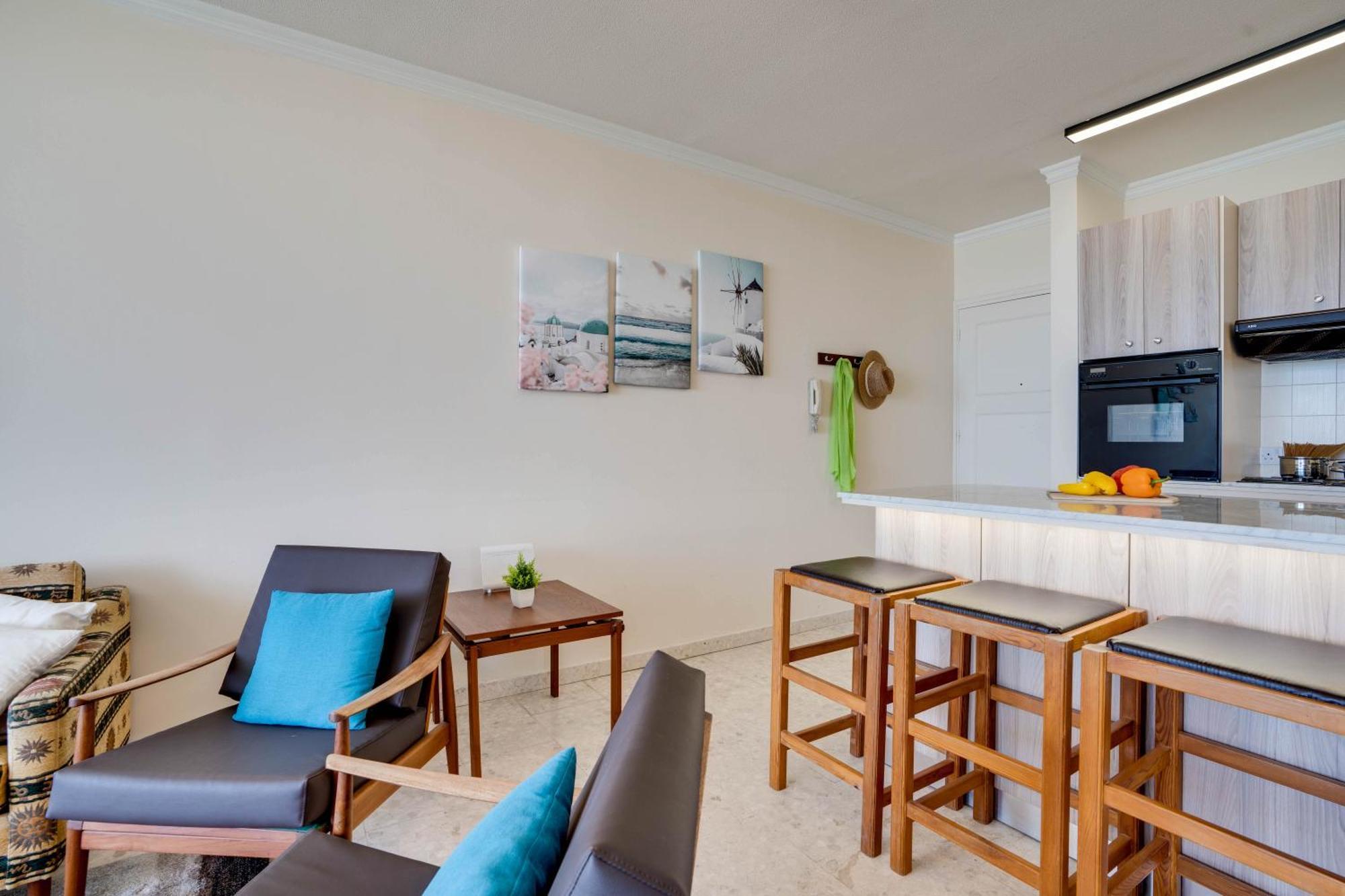 Makenzy Sandy Beachfront Paradise Ларнака Экстерьер фото