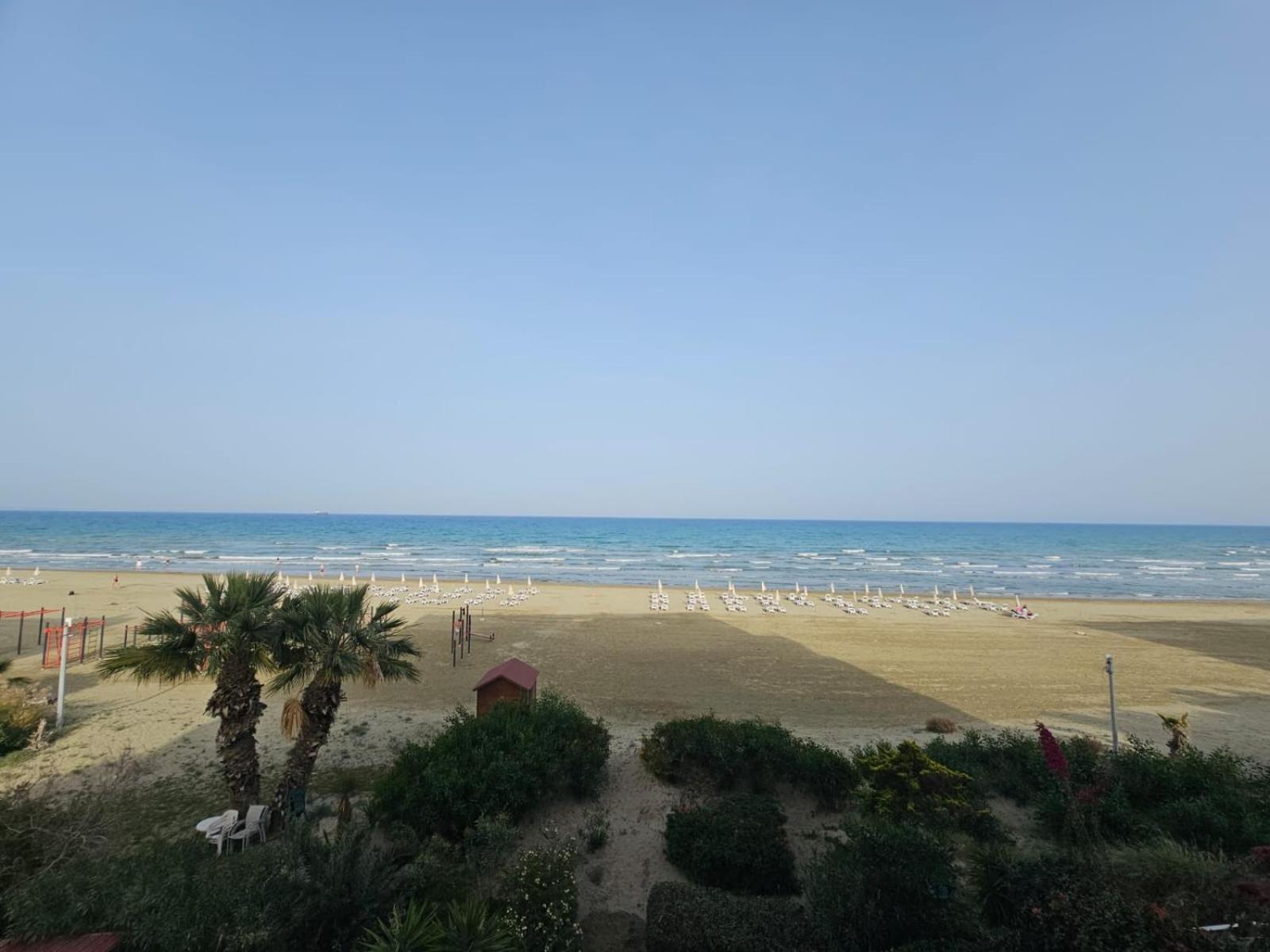 Makenzy Sandy Beachfront Paradise Ларнака Экстерьер фото