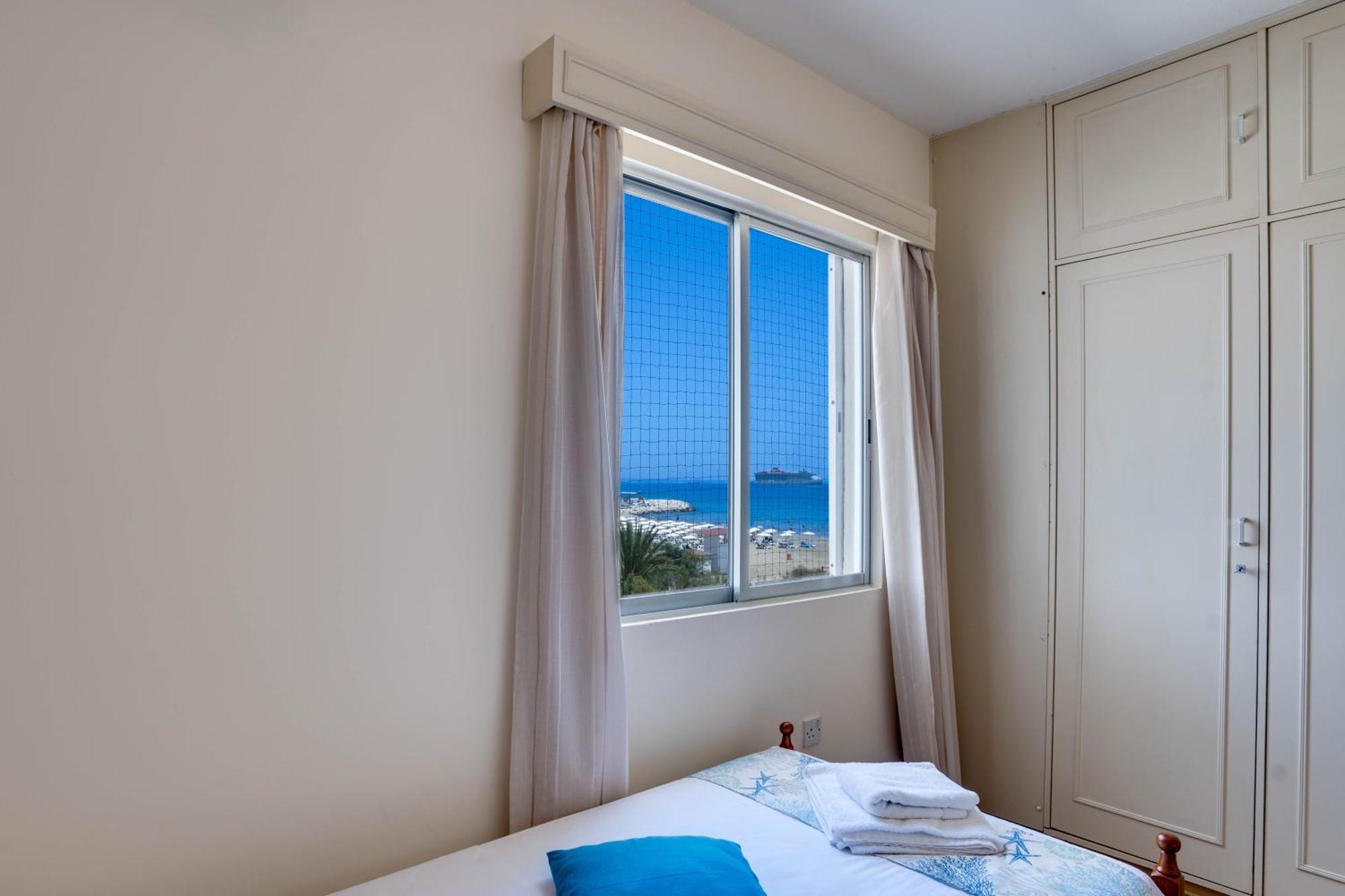 Makenzy Sandy Beachfront Paradise Ларнака Экстерьер фото