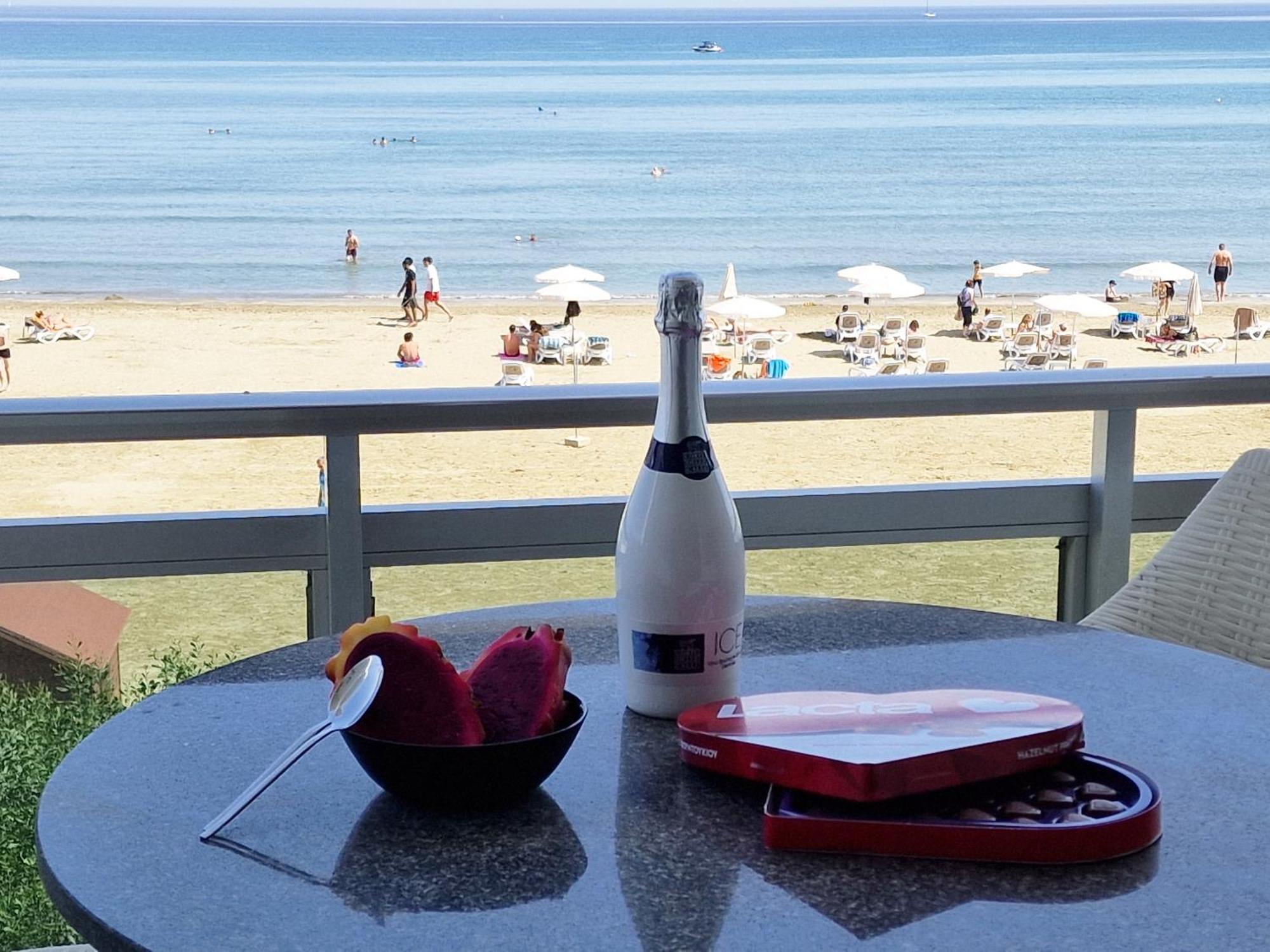 Makenzy Sandy Beachfront Paradise Ларнака Экстерьер фото